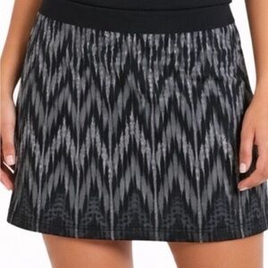 Athleta Fleece Lined Athletic Skirt Size S Black Gray Geometric Print